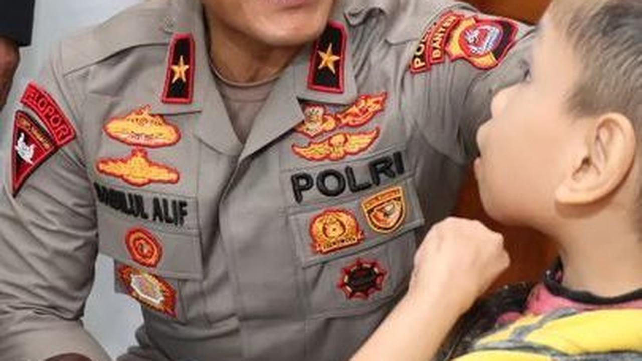 Wakapolda Banten Borong Lukisan Saat Sambangi Yayasan yang Rawat Anak-anak ABK 'Karya-karya Mereka Luar Biasa