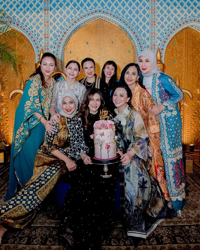 6 Potret Diana Pungky rayakan ultah ke-51 bareng artis senior, bikin netizen nostalgia era 90-an