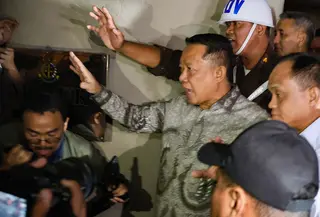 Mantan Jaksa Agung Muda Bidang Tindak Pidana Khusus (Jampidsus) Febrie Adriansyah, saat dibawa ke mobil tahanan untuk  ditahan di rutan KPK di  Gedung Kejagung, Jakarta, Jumat (24/07/2026). (KLY/ Arie Basuki)