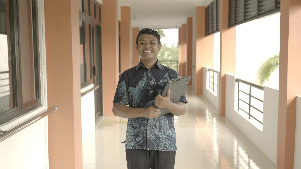 Bayubuana Toleu Guru Sekolah Rakyat Terintegrasi (SRT) 9 Banjarbaru