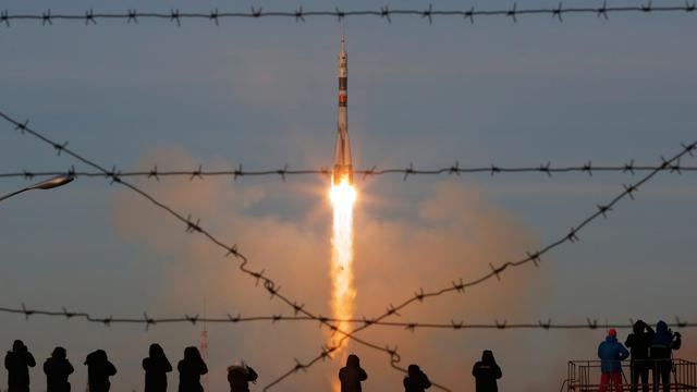 3 Astronot Meluncur ke Stasiun Luar Angkasa Internasional