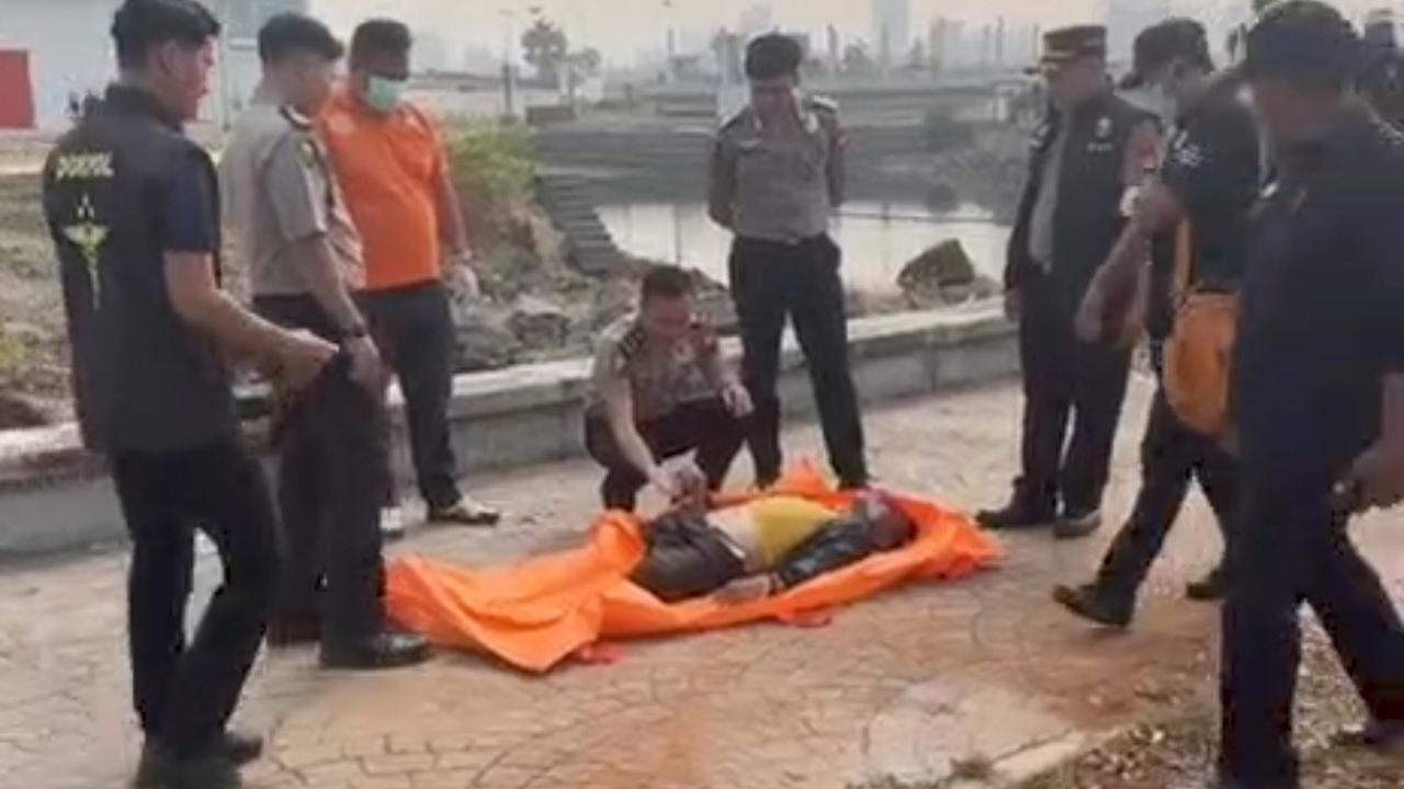 Asyik Memancing, Sekuriti Temukan Mayat Mengapung di CPI Makassar