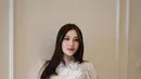 Aaliyah Massaid jadi bumil cantik padukan kebaya dan rok lace dari Artkea sebagai baju Lebaran [@thariqhalilintar]