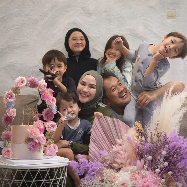 Hanung Bramantyo dan keluarga (Instagram/zaskiadyamecca)