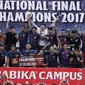 Pemain UMM melakukan selebrasi usai menjuarai Torabika Campus Cup 2017 di Stadion Cakrawala, Malang, Kamis (23/11/2017). UMM menang WO atas UPI. (Bola.com/M Iqbal Ichsan)