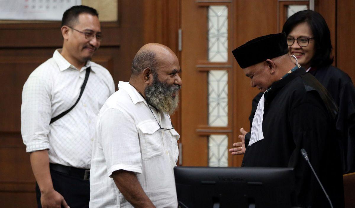 Lukas Enembe Diperiksa di Rumah Sakit<br>