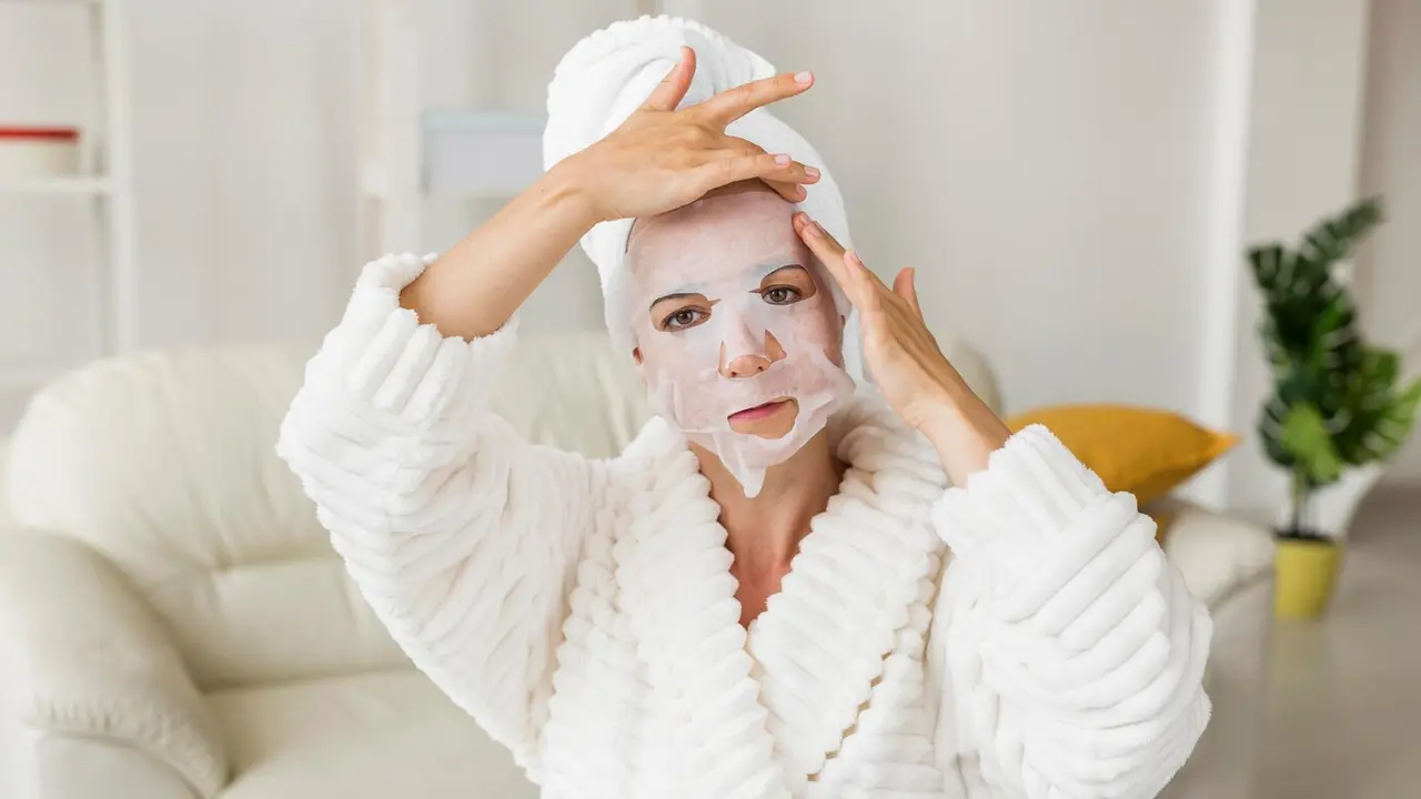 Fakta Menarik Sheet Mask yang Jarang Diketahui Banyak Orang - Cover