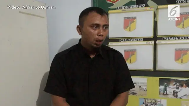 Demi meluluhkan gadis pujaan hatinya, Muhamad Nur (37), seorang pria asal Manado, nekad mengaku sebagai anggota Paspampres.