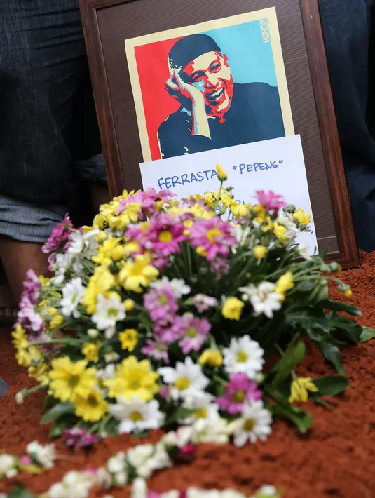 Ferrasta Soebardi atau Pepeng. Lahir di Sumenep, 23 September 1954. Di usia 60 tahun Pepeng menghembuskan napas terakhirnya di Depok, 6 Mei 2015 karena penyakit multiple sclerosis. (Galih W. Satria/Bintang.com)