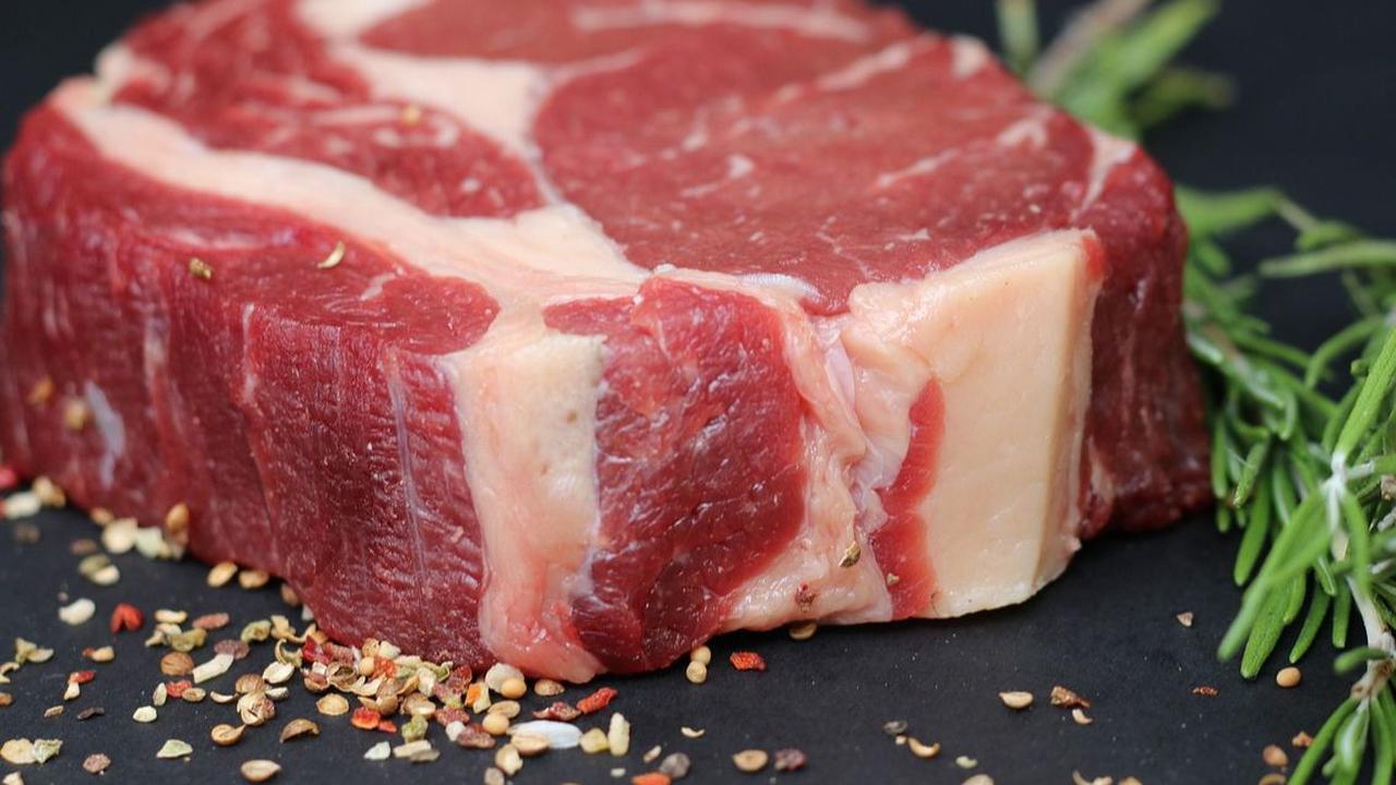<b>Daging Merah (Sapi, Kambing, atau Domba)</b>
