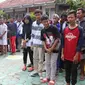 Wali Kota Solo FX Hadi Rudyatmo memberikan pengarahan kepada siswa SMPN 16 usai pulang study tour dari Bali, Rabu (18/3).(Liputan6.com/Fajar Abrori)