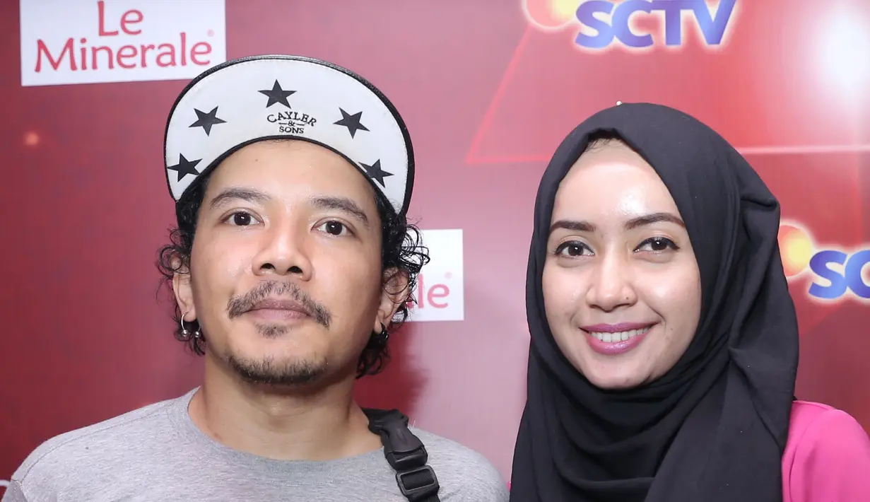Sebelum meresmikan hubungannya pada Minggu (13/11/2016) silam, Cella dan Carolyna Dewi menjalin kasih sekitar tiga tahun. Keduanya melangsungkan pernikahan di Yogyakarta sesuai dengan domisili Carol. (Galih W. Satria/Bintang.com)