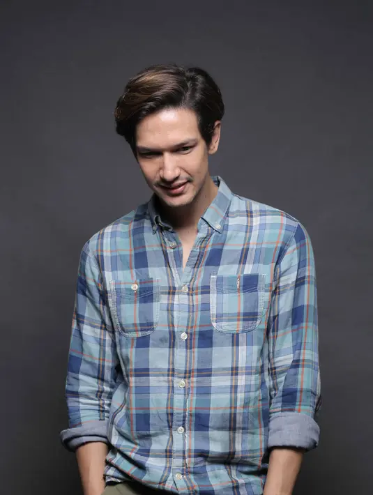 Keraguan aktor dan penyanyi itu hilang ketika melihat salah satu idolanya sejak kecil, Indro Warkop ikut terlibat dalam film tersebut. Apalagi kesempatan langka bermain dengan idolanya. (Nurwahyunan/Bintang.com)