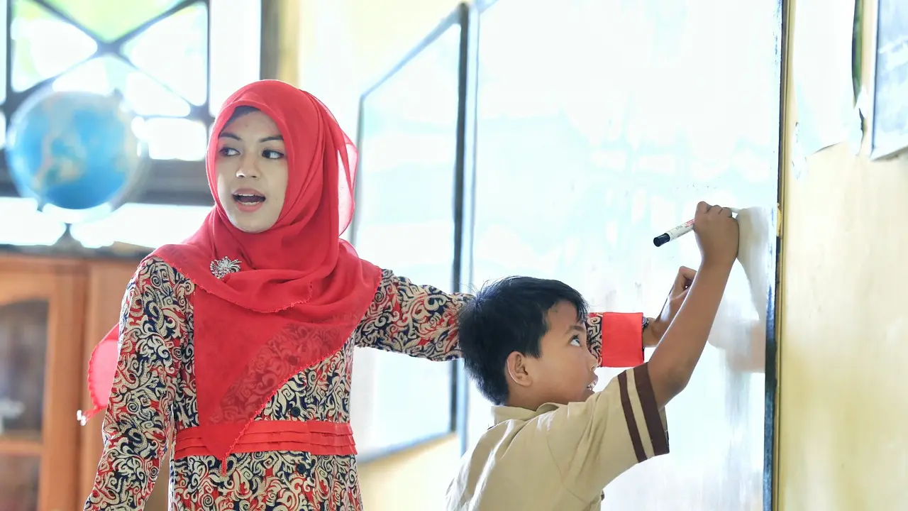 Eksklusif, Pendidikan Temani Jamuan Makan Keluarga Guru Rizma