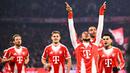 Para pemian Bayern Munchen merayakan gol yang dicetak oleh Michael Olise ke gawang VfL Wolfsburg dalam laga lanjutan Liga Jerman 2025/2026 di Allianz Arena, Munchen, Jerman, Minggu (11/01/2026) waktu setempat. (AP Photo/DPA/Sven Hoppe)
