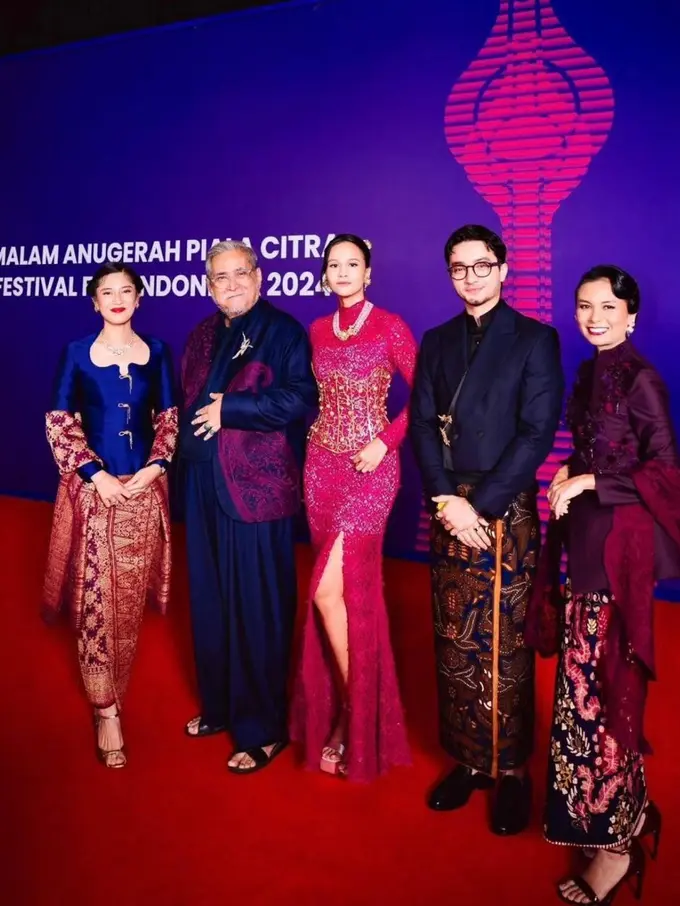 10 Gaya Memukau Artis dengan Busana Nusantara di FFI 2024, Dian Sastrowardoyo, Lutesha, hingga Wulan Guritno