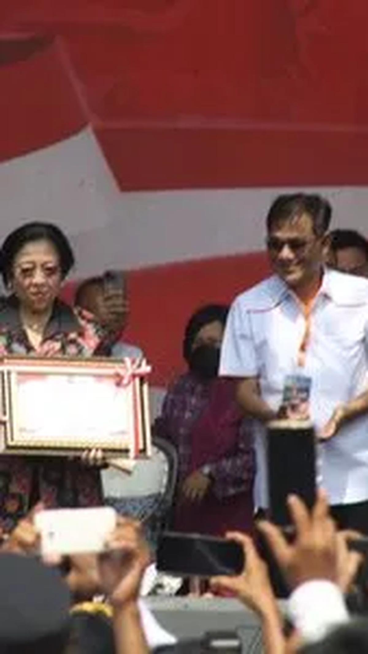 Dia dituduh sebagai dalang insiden peristiwa 27 Juli 1996 yakni penyerbuan kantor DPP PDI di Jalan Diponegoro, Jakpus. Dia dituduh sebagai dalang karena dianggap mendalangi Mimbar Bebas selama satu bulan sebelumnya.