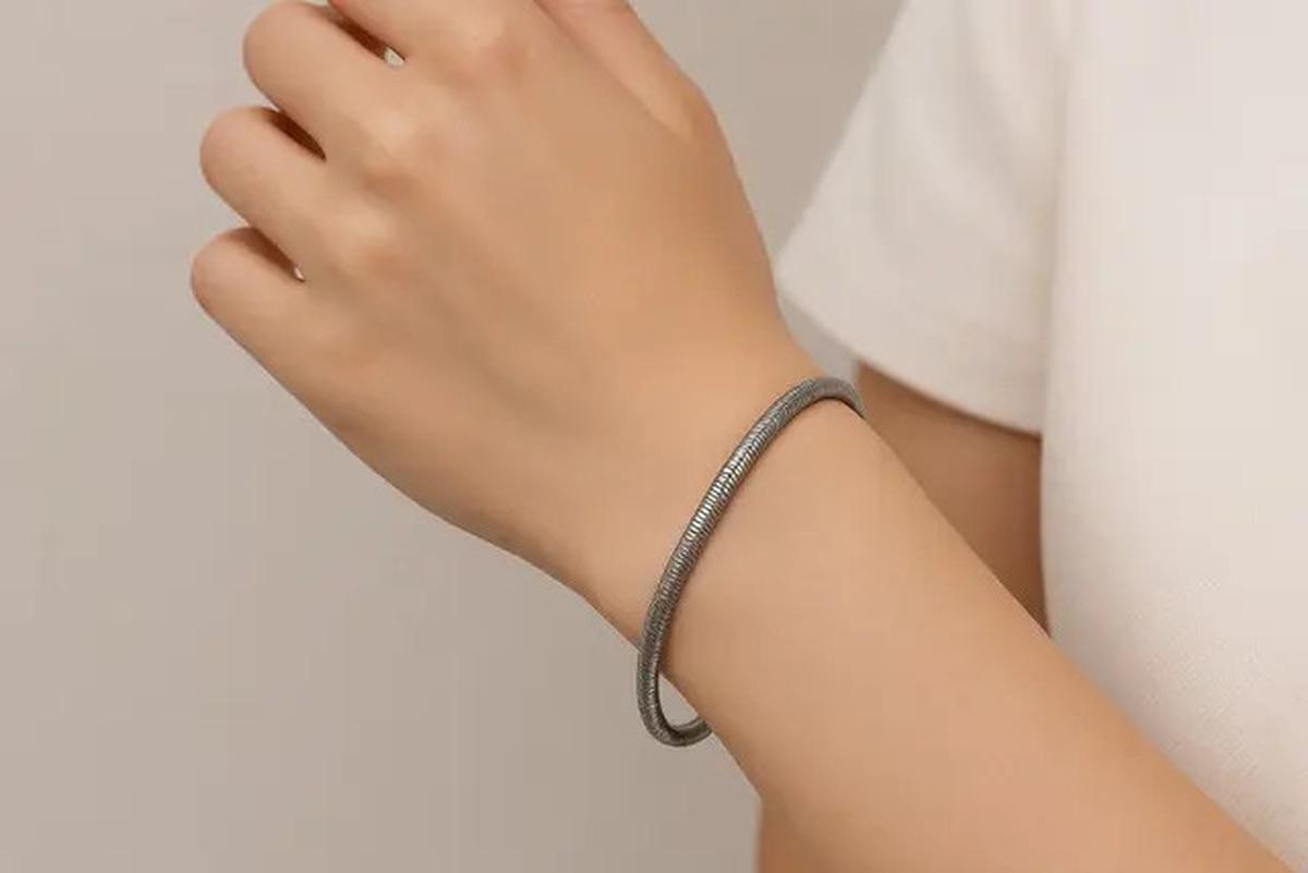 10 Model Gelang Rantai Titanium Terbaru, Jadi Perhiasan Wanita yang Hits untuk Segala Usia di 2025