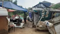 Kisah Haru Dua Anak Tukang Rongsok Nyaris Gagal Sekolah