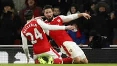 Striker Arsenal, Olivier Giroud, merayakan gol yang dicetaknya ke gawang Crystal Palace pada laga Liga Inggris di Stadion Emirates, Inggris, Minggu (1/1/2016). Arsenal menang 2-0 atas Crystal Palace. (Reuters/John Sibley)