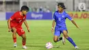 Tampil di hadapan publik sendiri, timnas Indonesia U-20 mencoba mengambil inisiatif bermain menyerang. (Liputan6.com/Angga Yuniar)