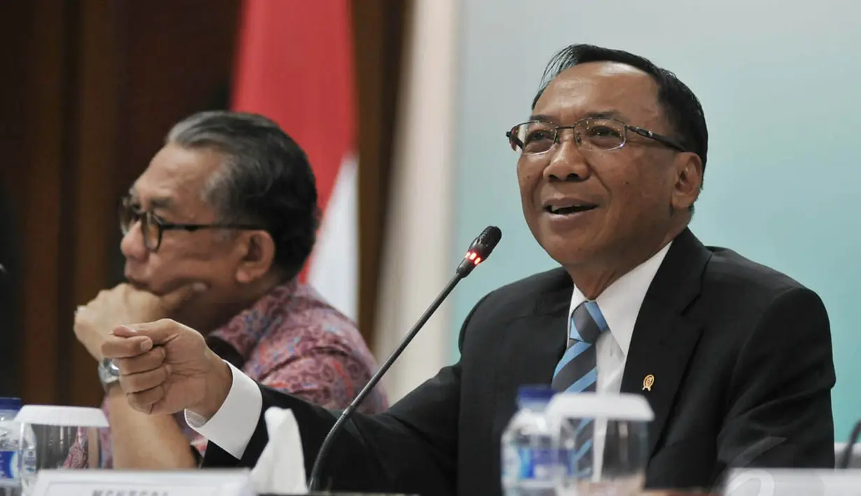 Menurut Jero Wacik, penghematan dan pembatasan penjualan BBM bersubsidi dilakukan agar kuota subsidi BBM sebesar 46 juta kiloliter, cukup hingga akhir tahun, Jakarta, Selasa (5/8/14). (Liputan6.com/Johan Tallo) 