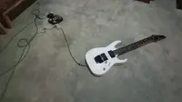 Gitar listrik yang menewaskan Sutrisno di Bojonegoro. (Ahmad Adirin/Liputan6.com)