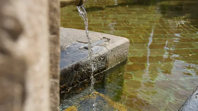 Periksa selokan dan saluran air