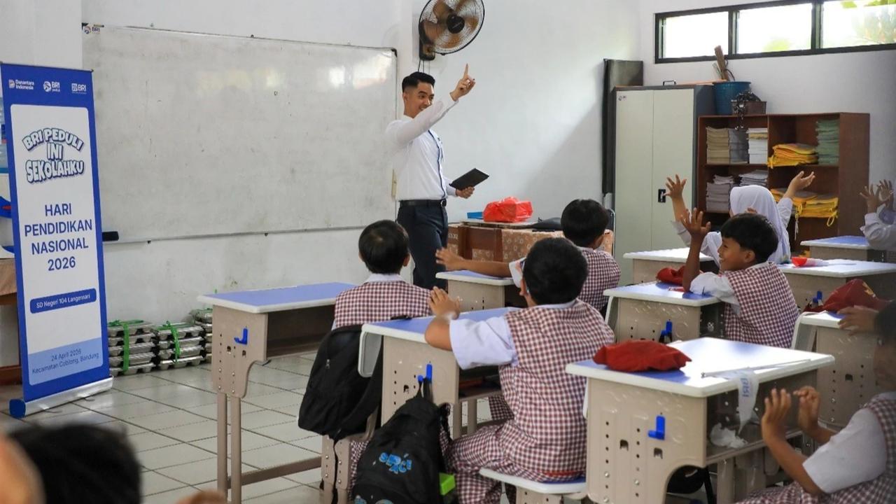 Hari Pendidikan Nasional, BRI Peduli Gelar Kelas Inspirasi hingga Berbagi Alat Tulis di SDN 104 Langensari Bandung