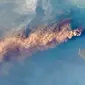 Penampakan jejak abu vulkanis Gunung Anak Krakatau yang tertangkap kamera satelit NASA pada 24 September 2018 (NASA)