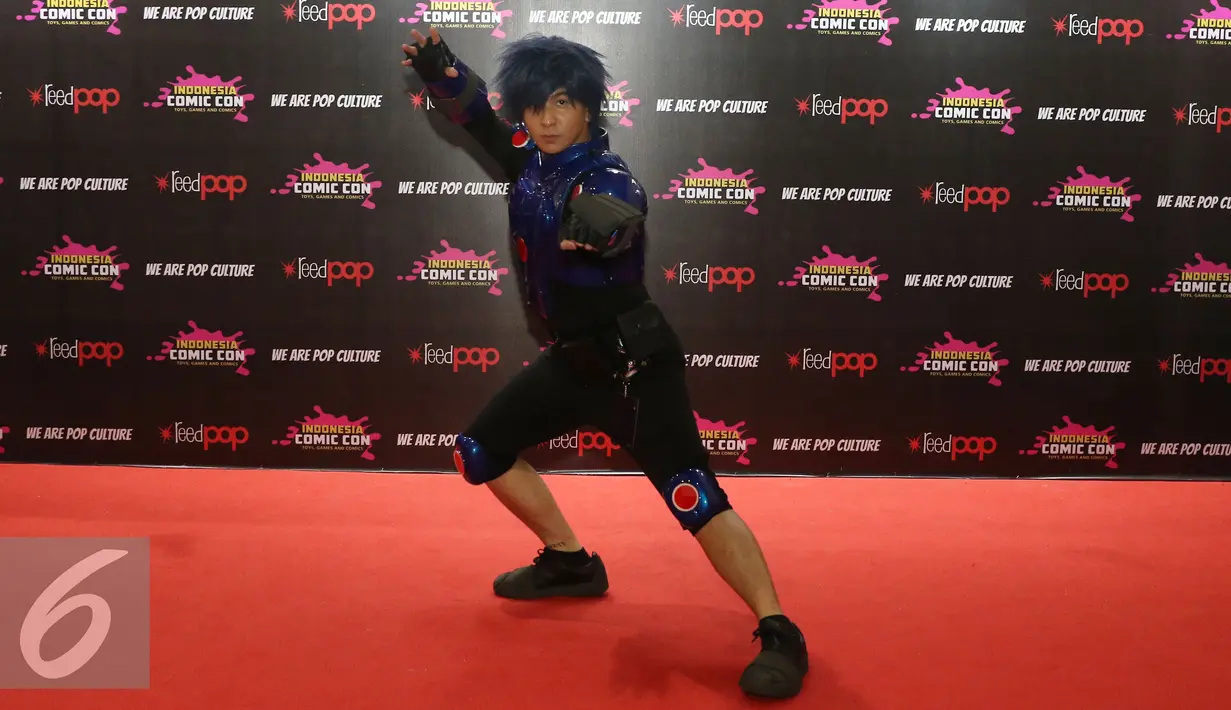 Cosplay Hiro Hamada dari movie big hero 6 berpose di acara  Indonesia Comic Con 2016 di Jakarta, Sabtu (1/10). Indonesia Comic Con 2016 bertema "We Are Pop Culture" ini digelar di Hall A dan B, JCC Senayan. (Liputan6.com/Herman Zakharia)