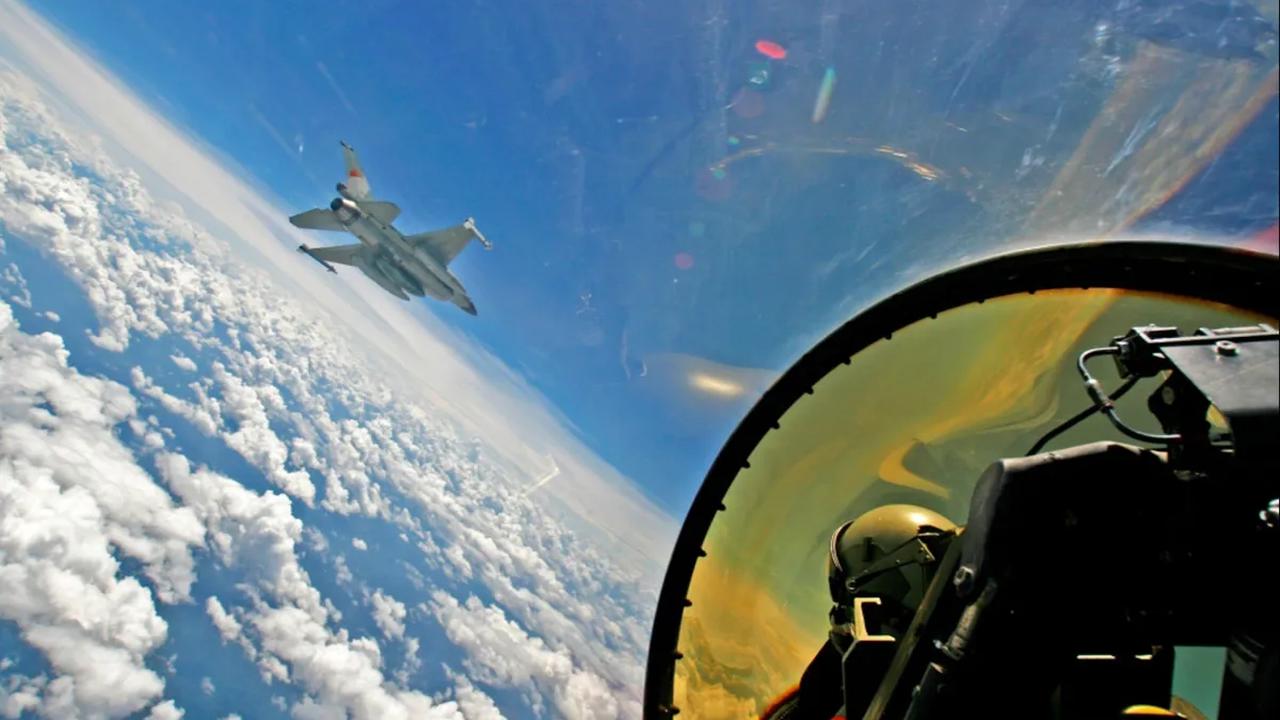 TNI AU juga tercatat sebagai salah satu pengguna F-16.