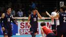 Pemain Timnas voli putra Korea Selatan saat dikalahkan Kazakhstan di Semifinal Kejuaraan Voli Asia 2017 di GOR Tri Dharma, Gresik, Senin (31/7). Kazakhstan unggul 3-2. (Liputan6.com/Helmi Fithriansyah)