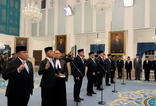 Presiden Prabowo Subianto melantik Marsekal Madya TNI Yusuf Jauhari dan Letjen TNI Richard Taruli Horja Tampubolon sebagai Wakil Menteri Pertahanan (Wamenhan) di Istana Kepresidenan Jakarta. (Liputan6/Lizsa Egeham)