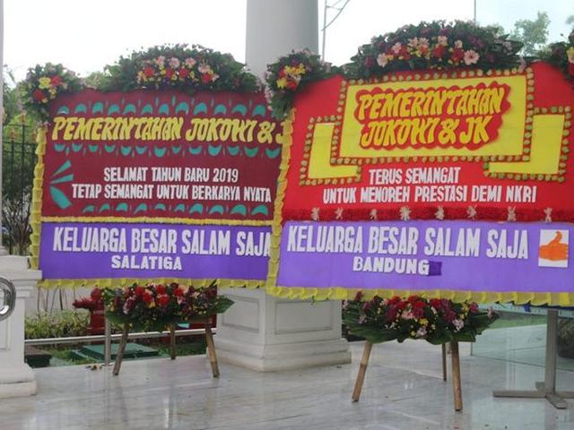 Hari Pertama Di 2019 Jokowi Dikirimi Karangan Bunga Di Istana News Liputan6 Com