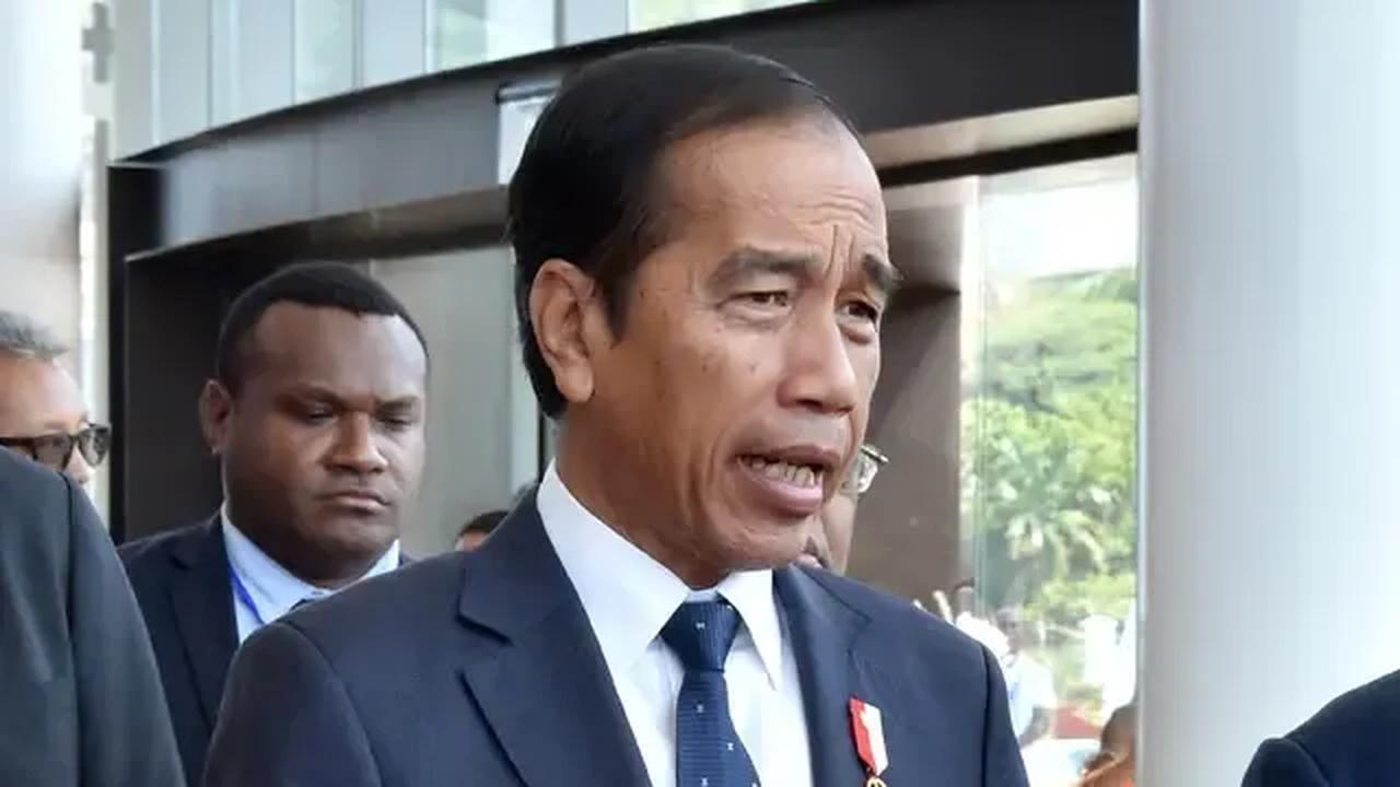 Kepala negara enggan mengomentari soal terkait Dito yang disebut menerima aliran uang Rp27 miliar.
