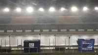 Hujan mengguyur Sirkuit Losail selepas sesi latihan bebas ketiga (FP3) MotoGP Qatar, Jumat (24/3/2017). (Autosport)