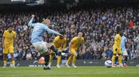 Manchester City harus puas bermain imbang 2-2 kontra Brighton and Hove Albion pada laga pekan ke-29 Premier League musim ini di Stadion Etihad, Sabtu (15/3/2025) malam WIB. Satu dari dua gol Man City dicetak Erling Haaland. (AP Photo/Ian Hodgson)