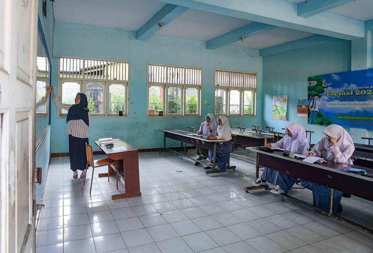 FOTO: Satu Kelas Hanya Empat Murid, Potret Sepinya SMA Swasta di Depok