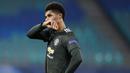 Striker Manchester United, Marcus Rashford, tampak lesu usai ditaklukkan RB Leipzig pada laga Liga Champions di Red Bull Arena, Rabu (9/12/2020). MU takluk dengan skor 3-2. (ANNEGRET HILSE / POOL / AFP)