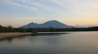 Pantai Bilik, Pantai dengan Sensasi Danau yang Memukau