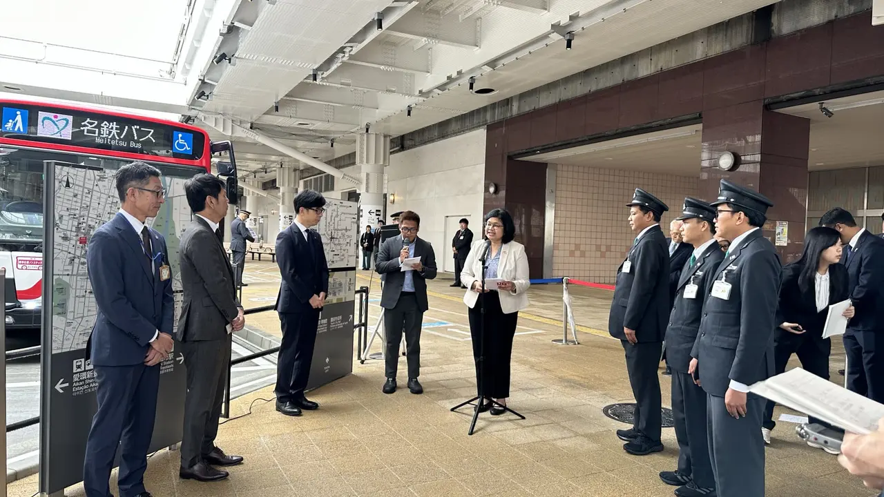 Wakil Duta Besar Republik Indonesia di Tokyo Maria Renata saat melepas tugas tiga pengemudi bus Jepang asal Indonesia.