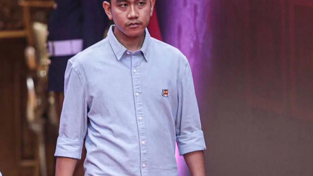 VIDEO: Momen Gibran Salim sampai Membungkuk ke Mahfud & Cak Imin di Debat Capres
