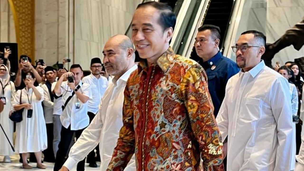 VIDEO: Momen Jokowi Teriak Bahagia dari Tribun Penonton, Timnas Kalahkan Bahrain "Semangat!"
