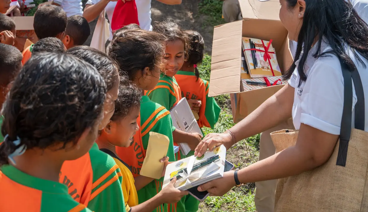 Program ini berperan dalam menjaga keanekaragaman hayati, memperkuat keseimbangan ekosistem lokal, serta menjadi sarana edukasi alami yang menumbuhkan kepedulian lingkungan bagi masyarakat dalam jangka panjang. [Dok. AYANA Komodo]