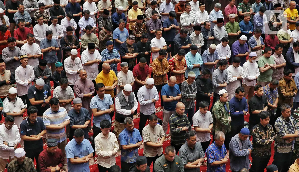 Hari ini, Jumat (7/3/2025), ribuan umat Muslim melaksanakan salat Jumat di Masjid Istiqlal, Jakarta. (Liputan6.com/Angga Yuniar)