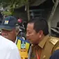 Nama Pak Bas Trending Usai Gubernur Lampung Tepuk Tangan Saat Jokowi Ambil Alih Perbaikan Jalan Rusak. (Doc: YouTube |&nbsp;Sekretariat Presiden)