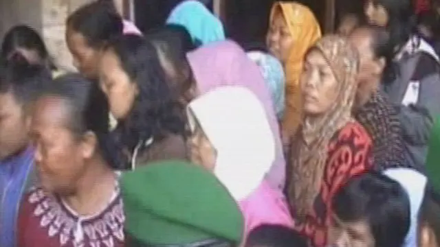 Warga Pingsan Berebut Sedekah PT Gudang Garam