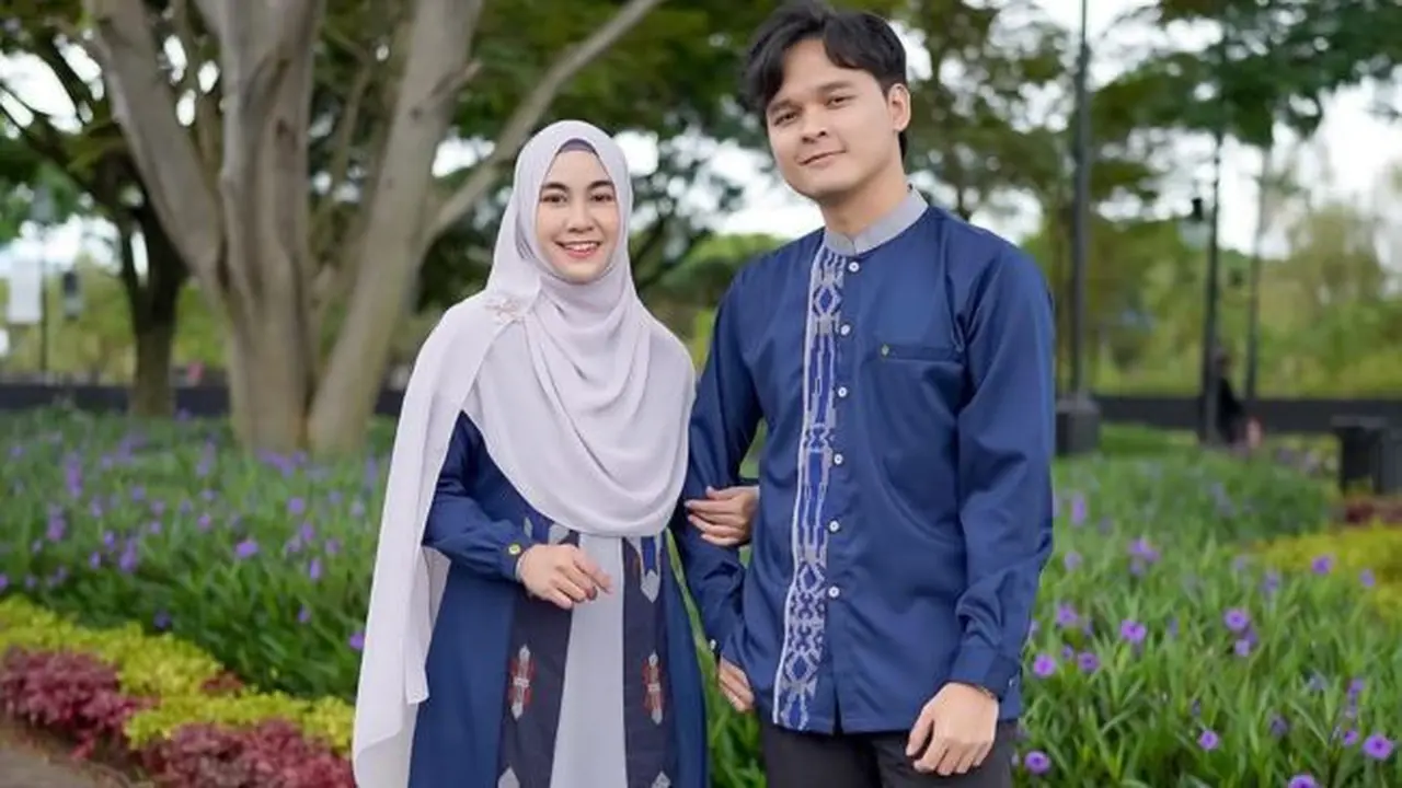 Model Baju Couple Keluarga dengan Hijab ala Anisa Rahma. (instagram/anisarahma_12)