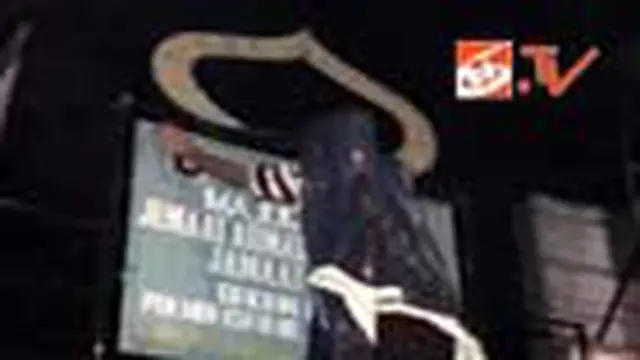 Ahmadiyah Madiun Copot Atribut